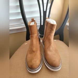 Universal Thread Boots
